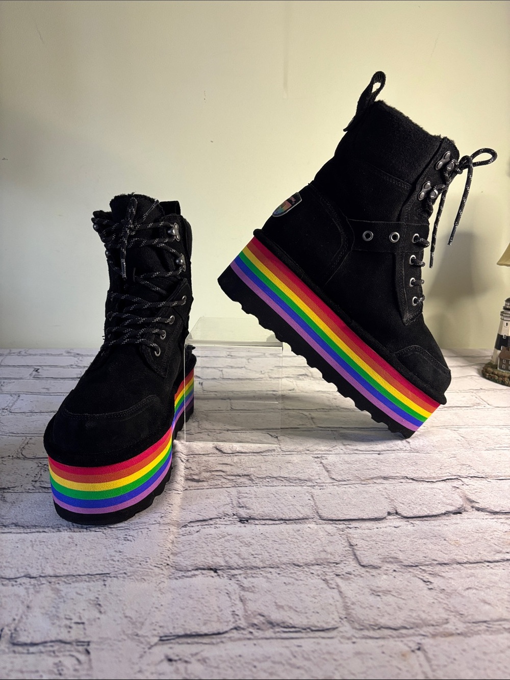 BearPaw Black Suede Platform Lace-Up Boots 2.5 in. Chunky Rainbow Sole Sz 8